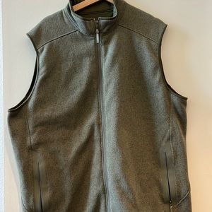 Brad New Men’s Arc’teryx Fleece Vest